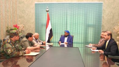 صورة المحرّمي يجتمع بمدير أمن العاصمة عدن ورئيس مصلحة السجون
