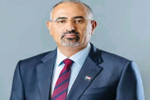 صورة الرئيس الزُبيدي يُعزَّي بوفاة القاضي علي صالح الحمادي عضو المحكمة العُليا