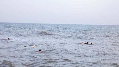صورة إنقاذ 6 أطفال من الغرق بكورنيش الرئيس سالمين في زنجبار