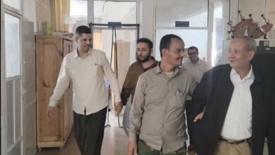 صورة بتوجيه من الرئيس الزبيدي .. وفد من الهيئة الطبية العليا للقوات المسلحة يزور المرافق الصحية بالضالع