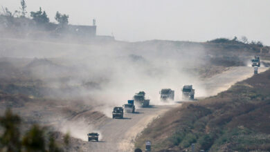 صورة دبابات إسرائيلية تعود لشمال غزة وطائرات حربية تقصف رفح