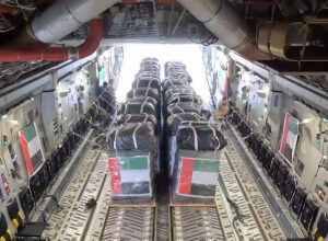 صورة طيور الخير.. الإمارات ومصر تنفذان الإسقاط الجوي الـ24 للمساعدات شمال غزة