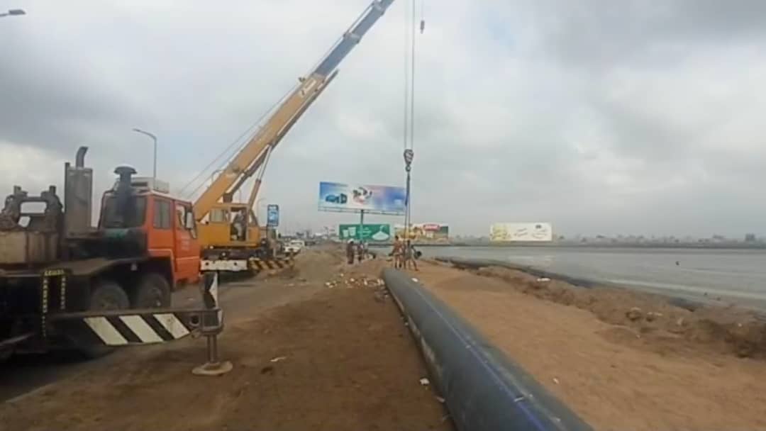صورة بدء المرحلة الثانية من مشروع إعادة تأهيل أجزاء من خط الضخ الرئيسي في الخط البحري بالعاصمة عدن